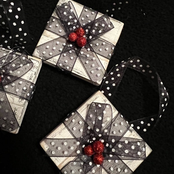 Cute jenga present ornaments - Picture 3 of 3